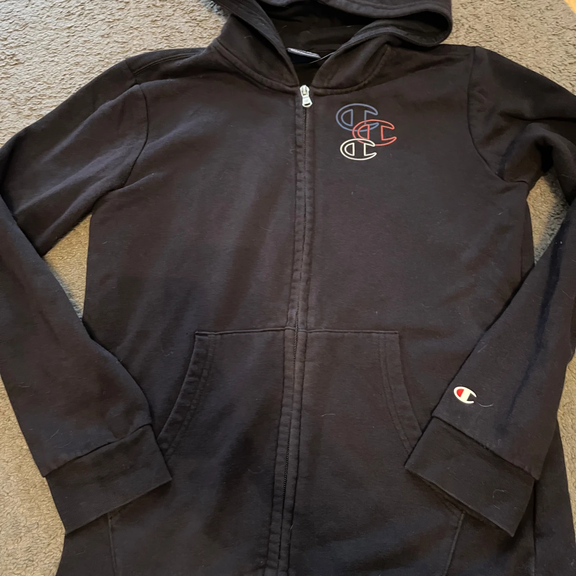 Svart huvtröja från Champion - 90