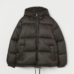 Hm jacka - Hm jacka köpt för 1 år sen, jackan är i väldigt bra skick och är som ny❤️‍🔥❤️‍🔥jackan är i storlek m men sitter som en S!!!