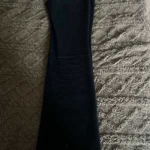 Snygga jeans  - Säljer dom för att de är för långa för mig. Köpte för 1300, pris kan diskuteras vid snabb affär 