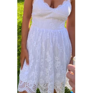 Studentklännkng - Jätte gullig klänning, perfekt till studenten. Använt en gång, som ny✨