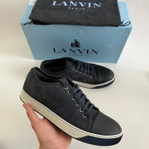Lanvin skor - Riktigt shyssta Lanvins i nästan nyskick 9/10. Storlek uk7 som passar 42-43. Box medföljer! 🙌🏻