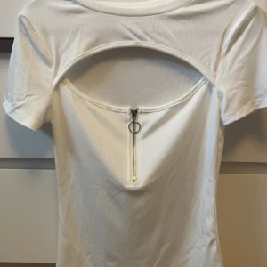 T-shirt strl S  - Endast provad 