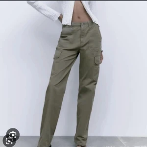 Gröna cargojeans  - Jättesnygga gröna cargojeans från zara! 