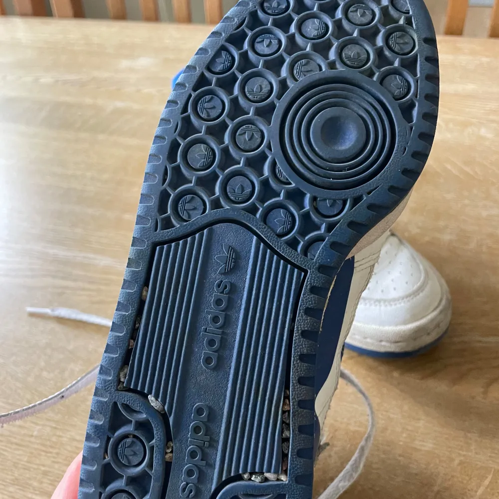 Sneakers från Adidas Bra skick men använda. Skor.