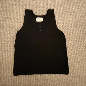 Zara linne  - Svart linne från Zara med knappar 😚