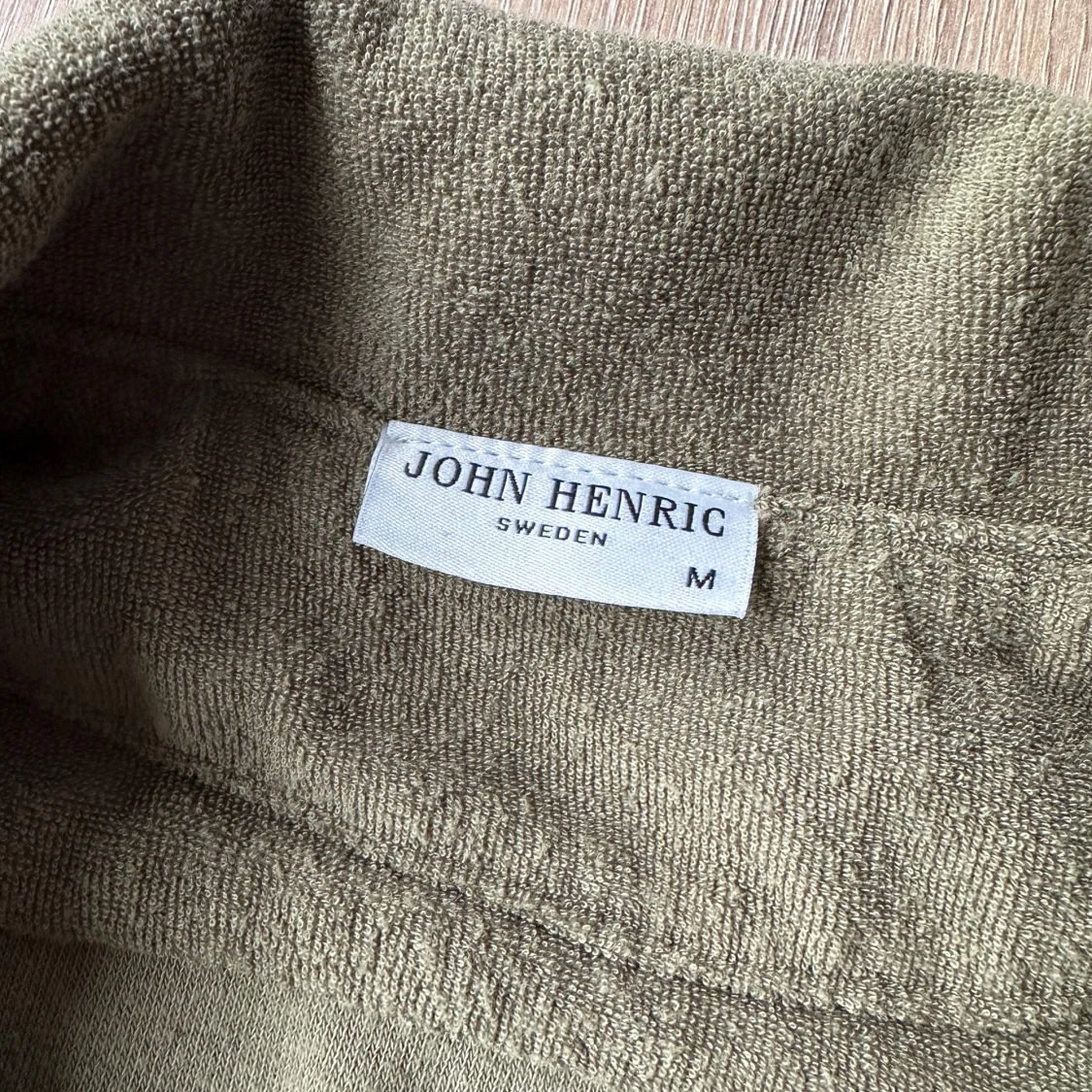Olivgrön frottéskjorta från John Henric - 2