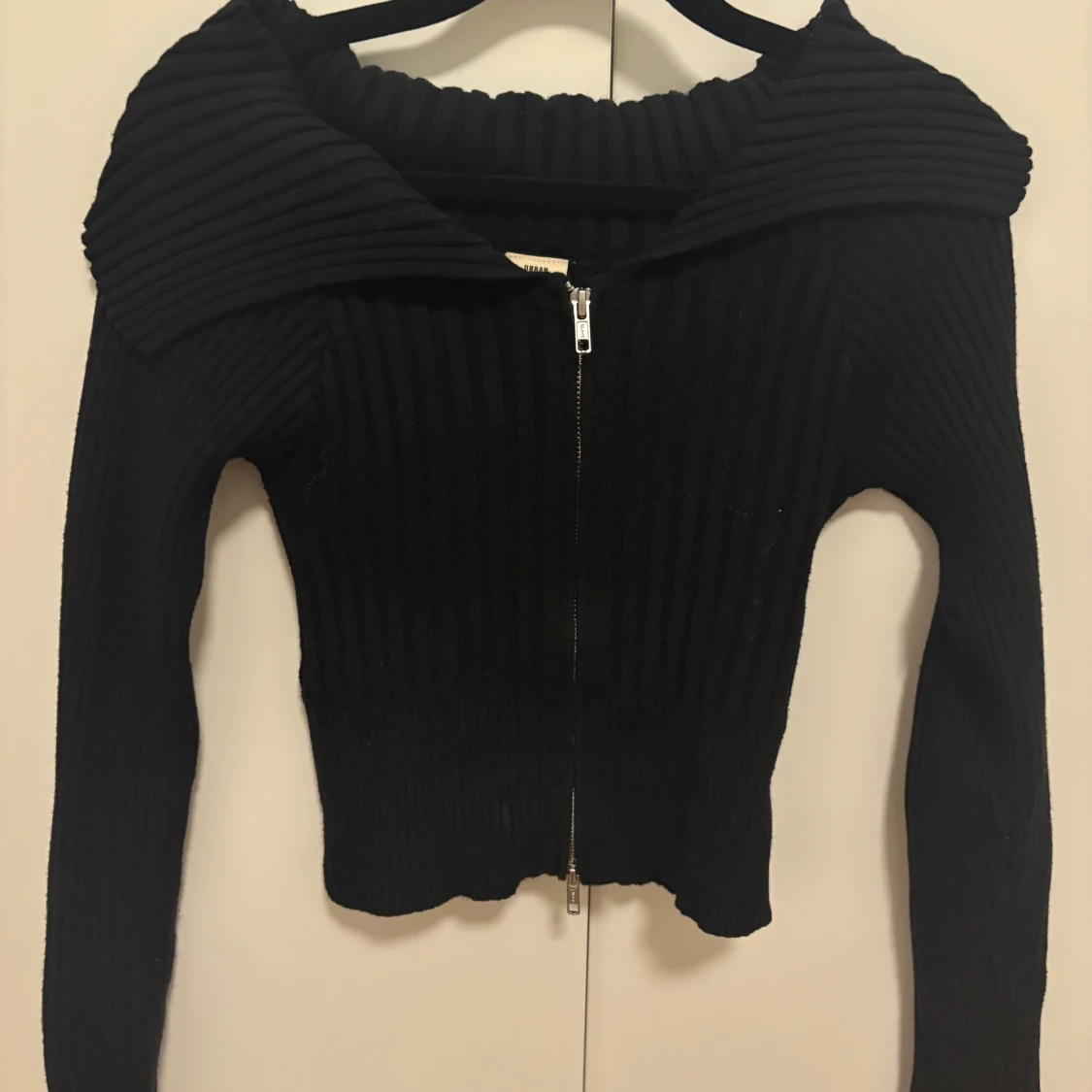 svart ribbad tröja  - 1