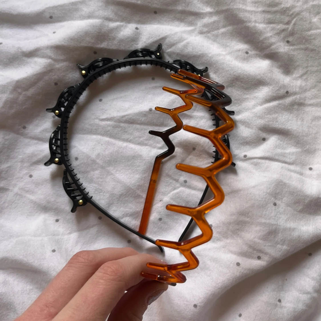 Svart och orange diadem med taggar - 3