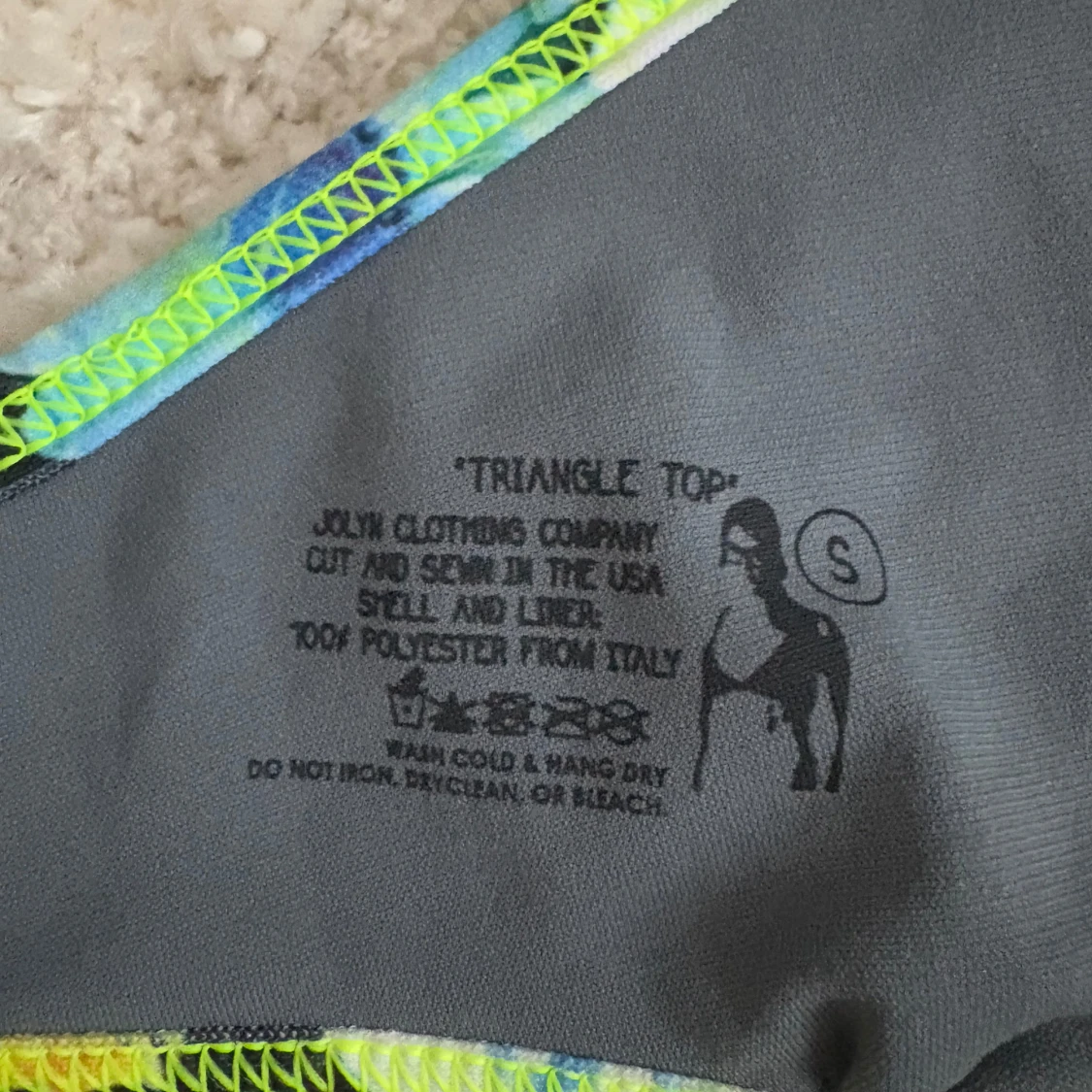 Blommig trekantsbikini från Jolyn🍀.   - 1