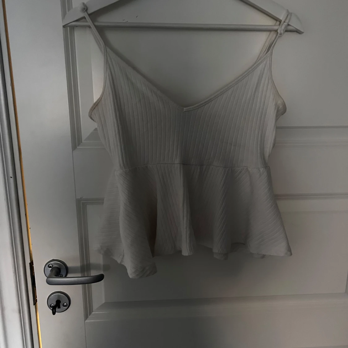 Vit ribbad linnetopp från Shein - 1