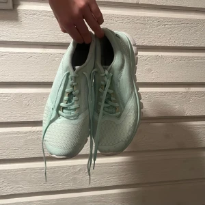 Träningsskor  - Ljusblå träningsskor från Reebok i storlek 40 som inte kommer till användning ❣️