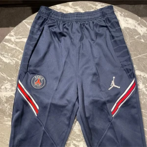 Psg byxor  - Säljer ett par riktigt snygga psg byxor storlek M 