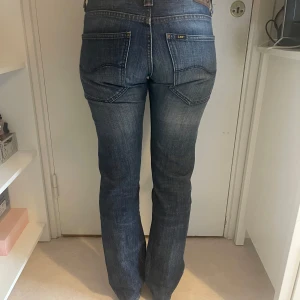 Lee jeans  - Säljer dessa otroligt snygga lee jeans i stright modell, passar perfekt till vardags och har en avslappnad stil, storlek är w31 l32 och sitter som en s