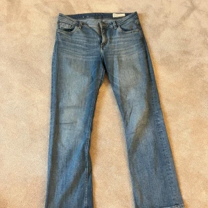 Blå bootcutjeans Esprit  - Säljer dessa bootcut jeans från Esprit då jag inte använder de, pris kan diskuteras!