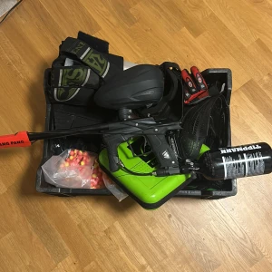 Paintball gun - Planet Eclipse Etek 5 Paintball Gun.                      En riktigt skön paintball gun, med garanterad skön stund samt ni kommer ha riktigt roligt med den… Ni för ALLT med.