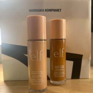 e.l.f. Halo Glow Liquid Filter - Två flaskor av e.l.f. Halo Glow Liquid Filter i nyanserna Tan/Deep och Light/Medium. Perfekt för att ge huden en strålande och jämn finish. Kommer med en praktisk applikator för enkel applicering. Den ljusa använd ca 2 ggr och den mörka endast testad en gång!💋