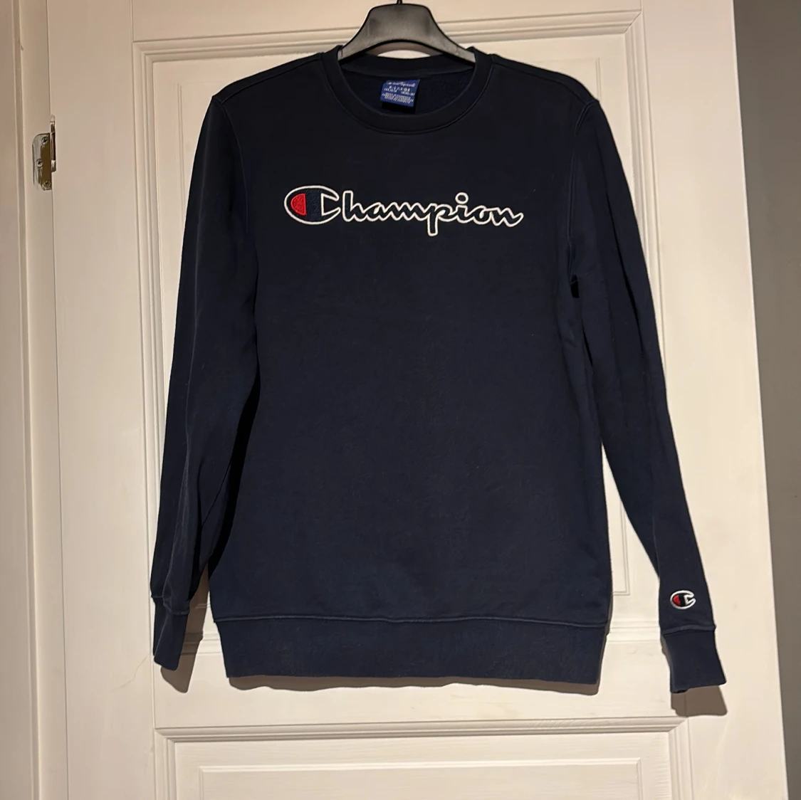 Mörkblå sweatshirt från Champion