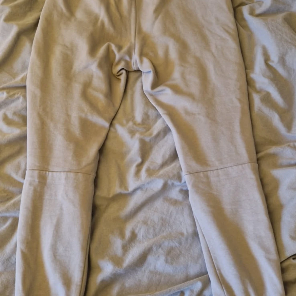 Beige mjukisbyxor från Emporio Armani - 1