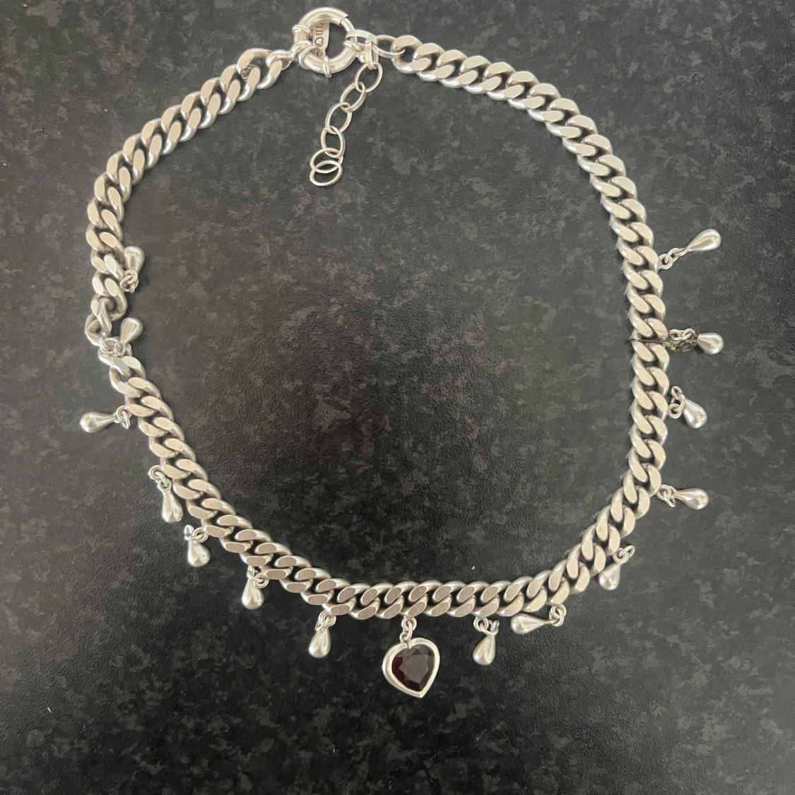 Maria Nilsdotter - Drop of heart Silverfärgat halsband med hjärtdetalj - 1