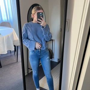 Jeans  - Jenas från zara. Strl 36 Helt nya, aldrig använda! 💸 Vid snabb affär kan ja tänka mig att sänka priset. ✉️ Köparen står för frakten.