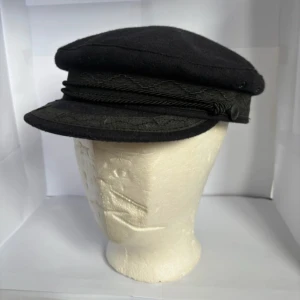 Cool hatt - Cool vintage hatt med rött på insidan 