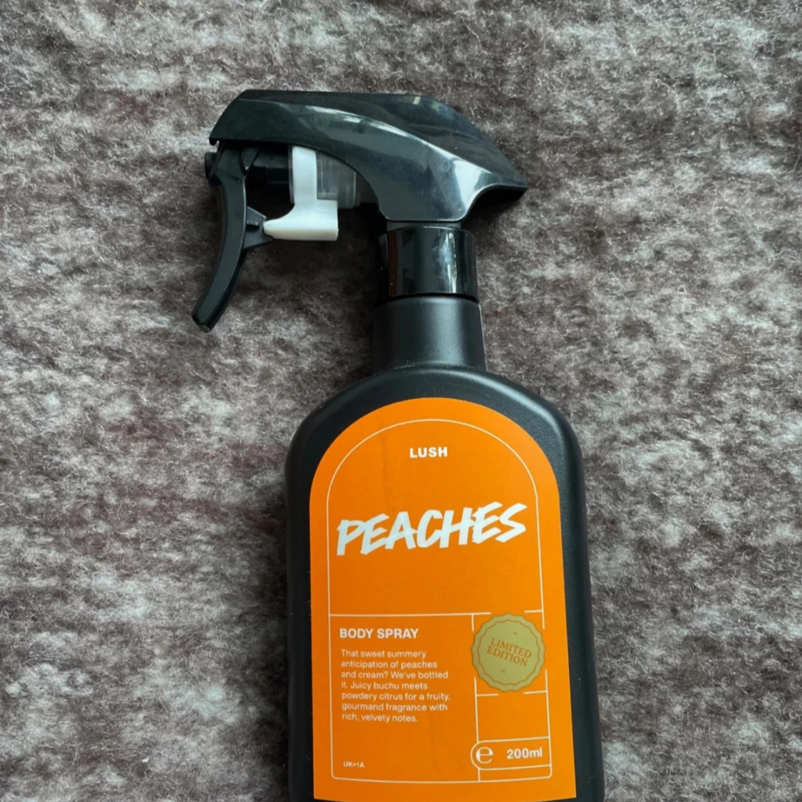 Peaches Body Spray från Lush