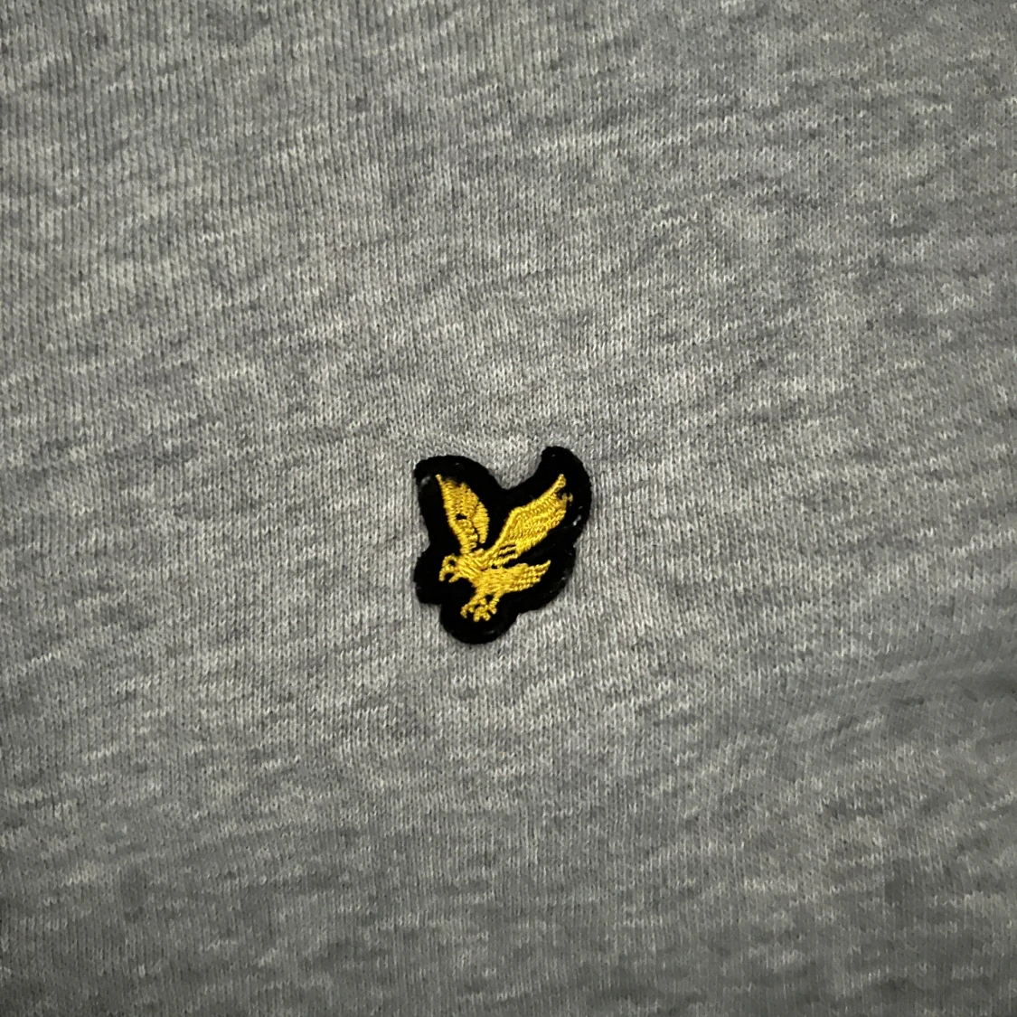Grå sweatshirt från Lyle & Scott - 1