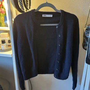 Mörkblå kofta från Zara - Super skön och mysig💕
