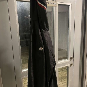 Moncler Windbreaker  - Säljer en mycket bra skick moncler windbreaker, (äkta). Den går att skanna och pris kan diskuteras i DM. 