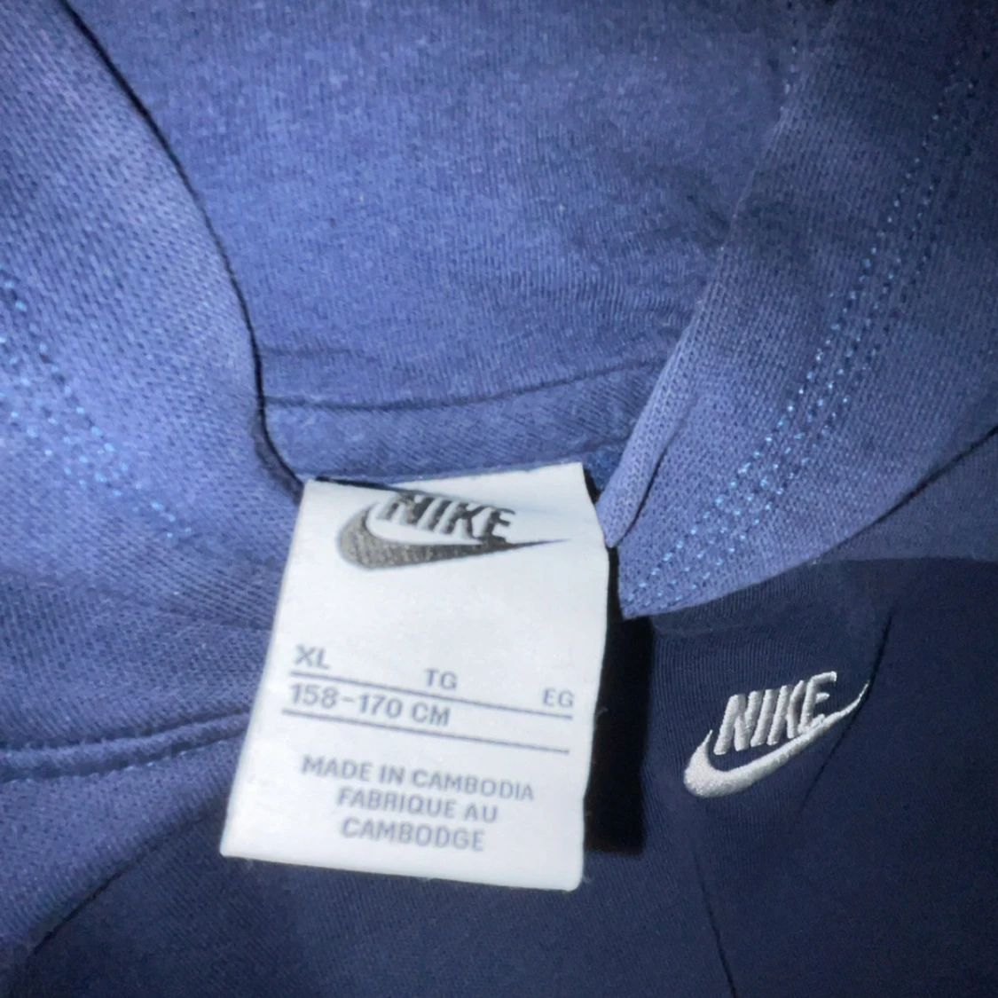 Mörkblå hoodie från Nike - 2