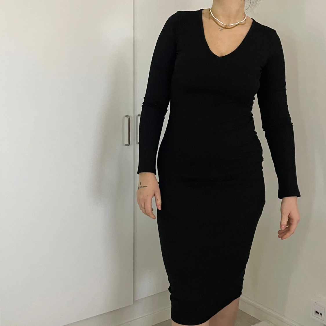 Svart långärmad klänning - 1