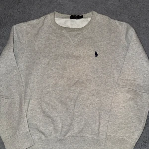 Grå sweatshirt från Ralph Lauren - Storlek s 