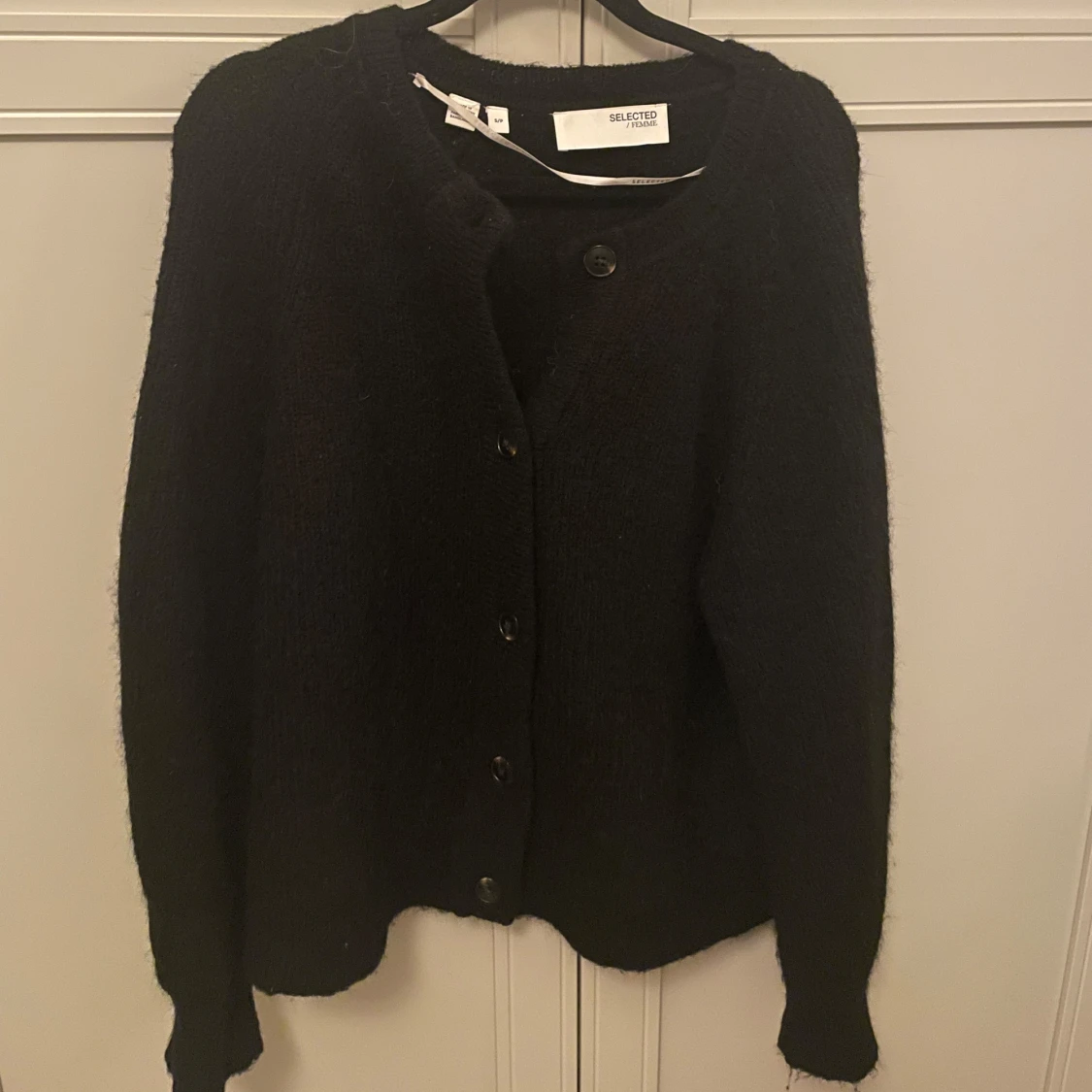 Svart kofta från Selected Femme