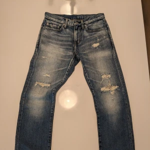  Hysteric Glamour jeans - Feta Hysteric Glamour jeans med skitsnygga slitningar 🔥 Typ slim fit. Säljer för att de inte passar mig. Dm om du har frågor.