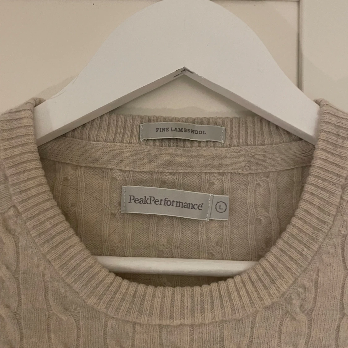 Beige stickad tröja från Peak Performance - 91