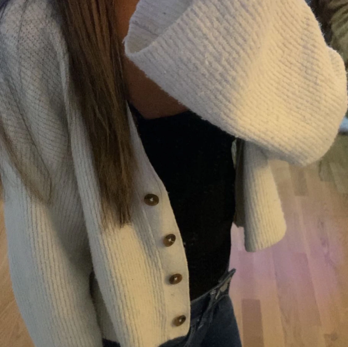 Vit stickad kofta med knappar - 90