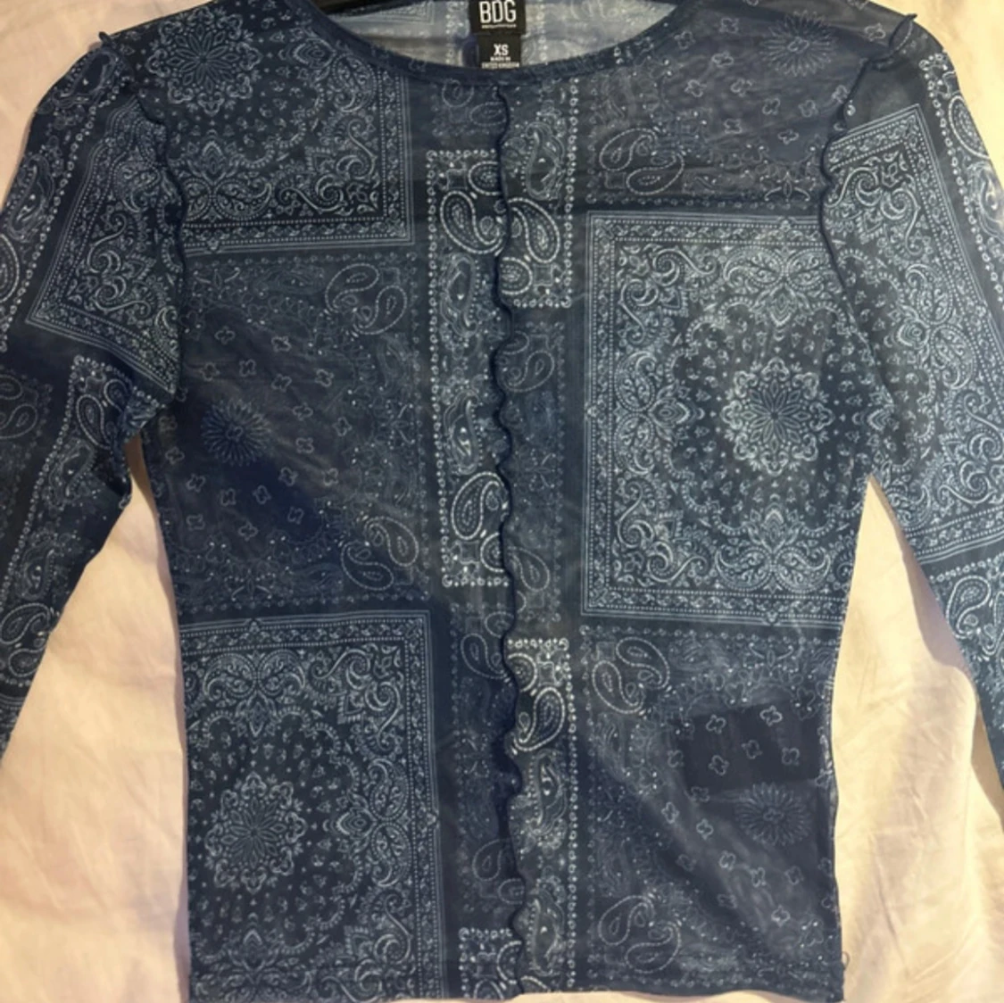 Mönstrad blå topp från BDG