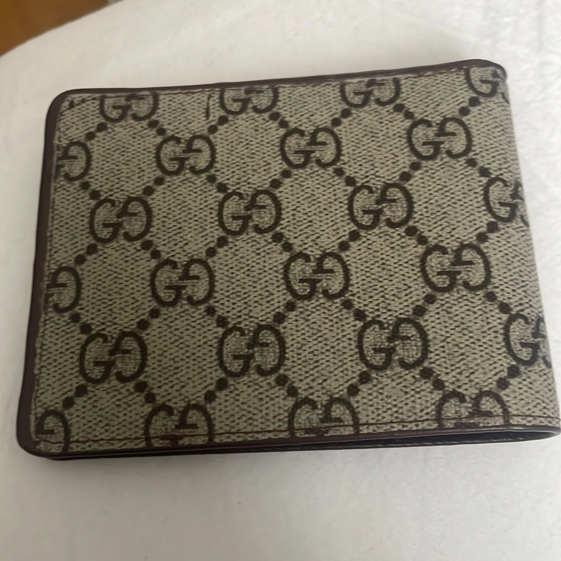 Plånbok med GG-mönster