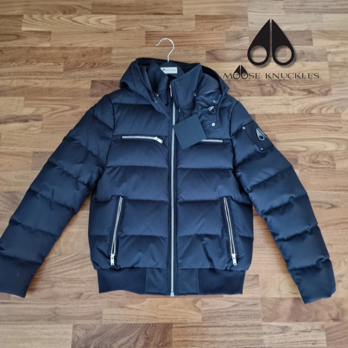 (Kvitto Finns) Oanvänd Moose Knuckles Bomber Jacket (Storlek M) (NFC)