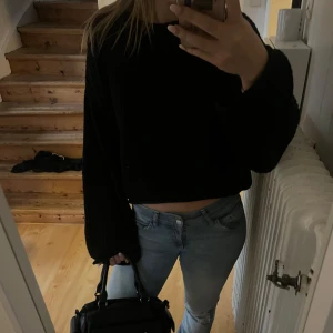 Stickad tröja  - En skickad tröja ifrån NA-KD i storlek S💞