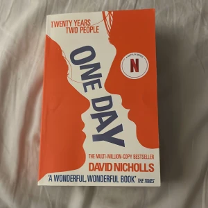 One Day - Säljer boken 'One Day' av David Nicholls. Populär bok speciellt nu efter att serien om paret har kommit ut 😊 50kr och den är helt i nyskick! 
