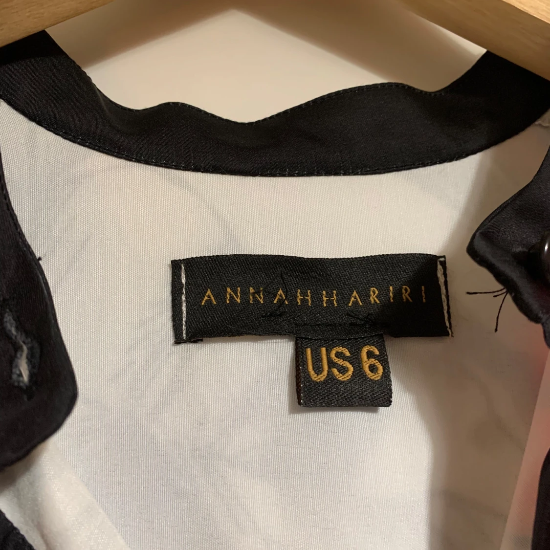 Vit långklänning med blommönster från Annah Hariri - 90