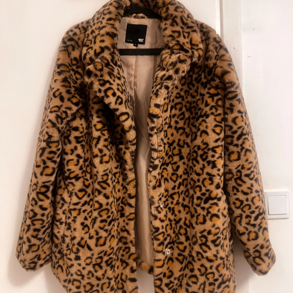 Leopardmönstrad pälsjacka 