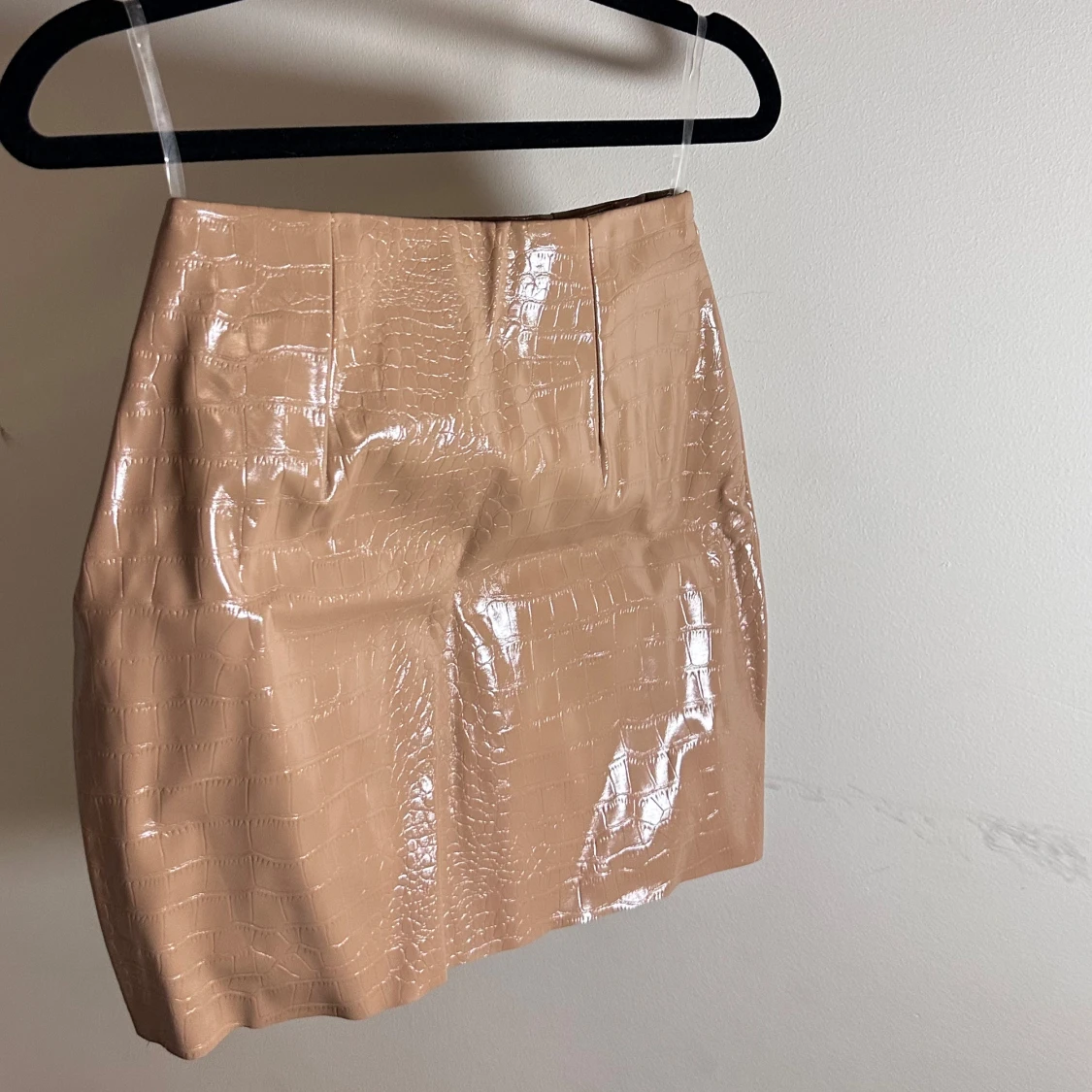 Beige figursydd kjol