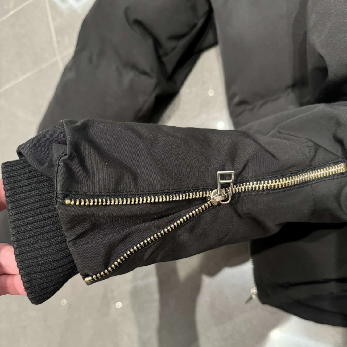 Svart dunjacka från Moose Knuckles - 27