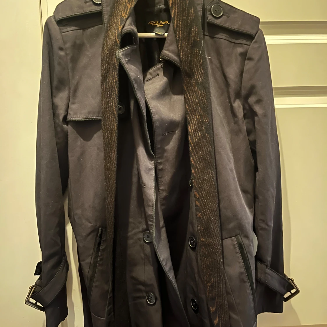 Svart trenchcoat från Roberto Cavalli at H&M