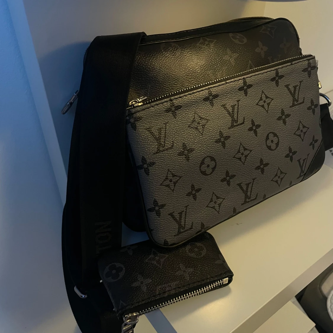 Axelväska med monogrammönster - 90