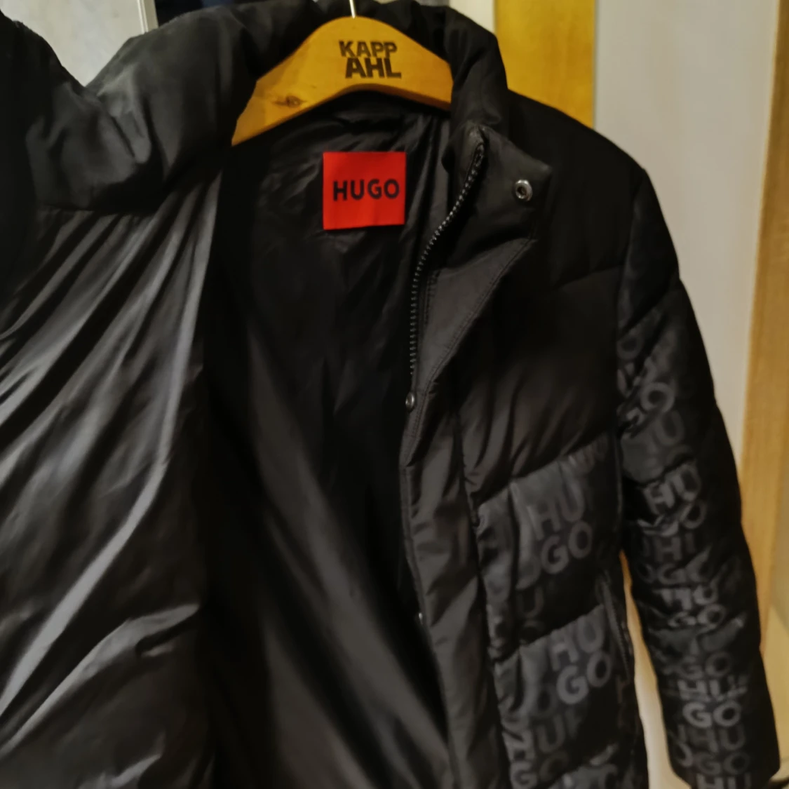 Svart pufferjacka från Hugo - 91