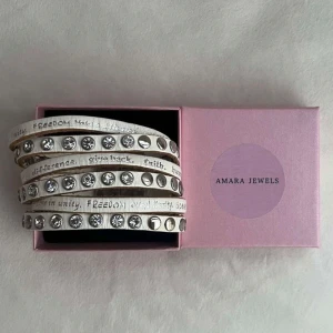 Armband  - Såå fint och trendigt armband i läder med silverdetaljer💕✨