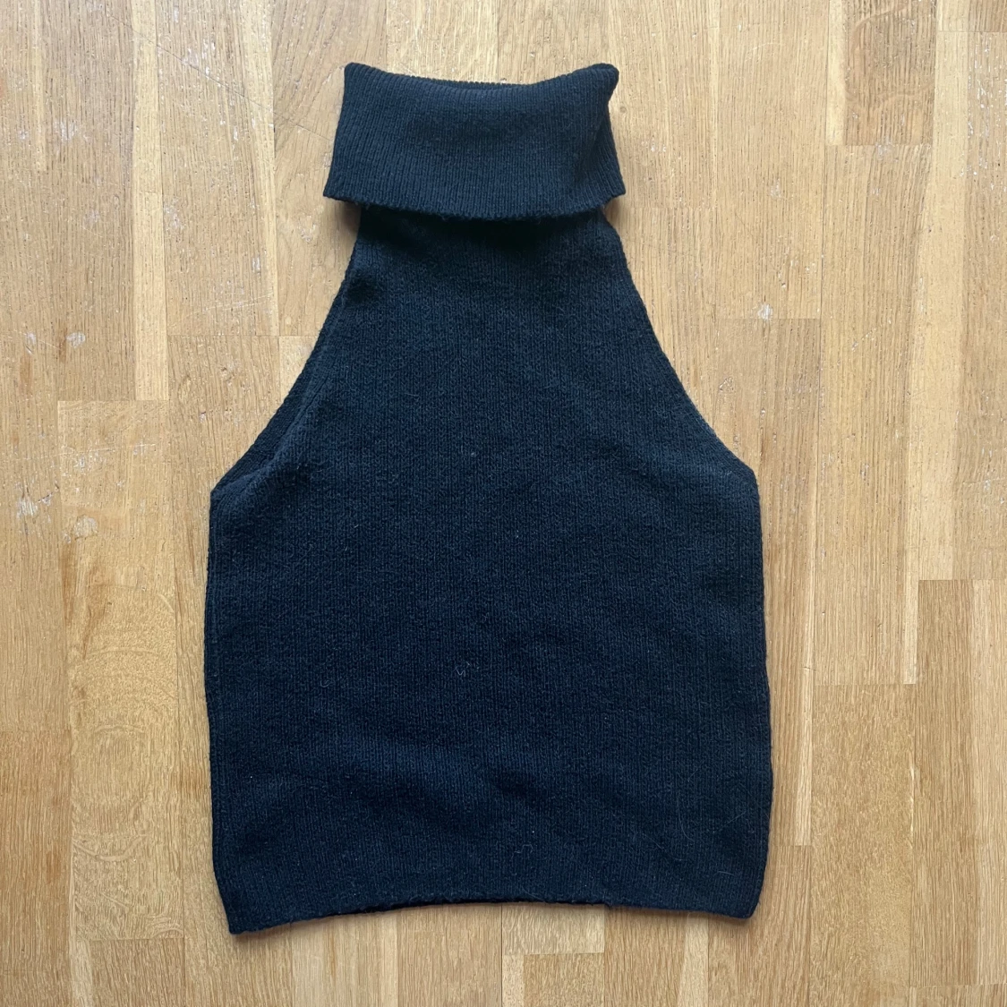 Stickad halterneck topp